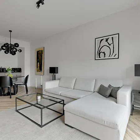 Deo Plaza Premium Suites, Riverside & Radisson By Downtown *
